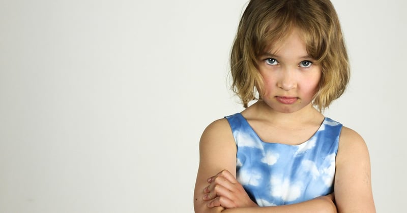 Comment apaiser les colères en public d'un enfant de 2 ans sans craquer