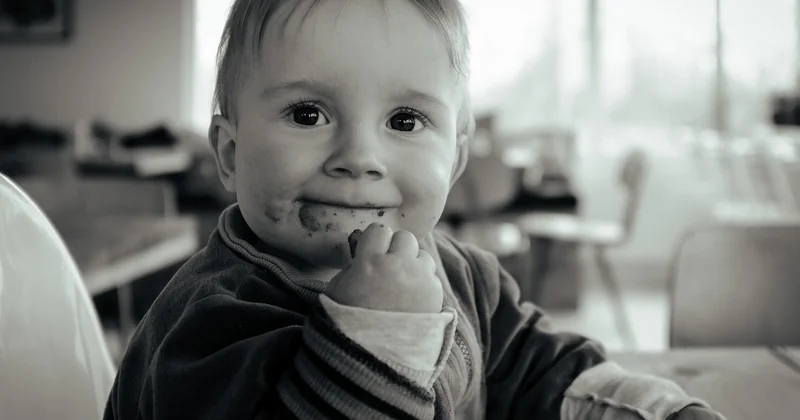 Horaire repas bébé 6 mois : un rythme à poser en douceur