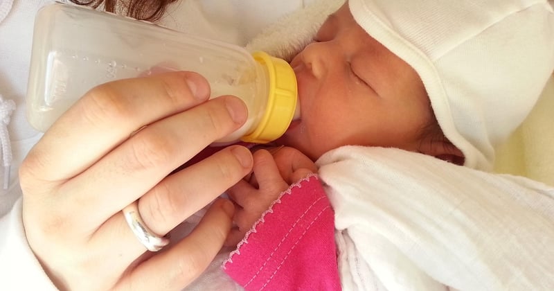 Diversifier l’alimentation de bébé à 6 mois : les étapes clés