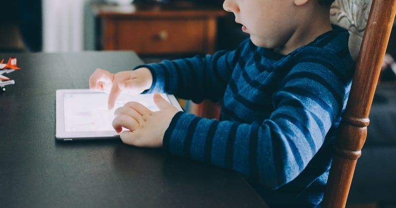 Écrans en famille : comment limiter le temps sans conflit
